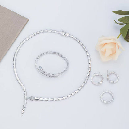 BVLGARI SET❤️‍🔥*
Necklace ✨
Earring 🐦‍🔥
Bangle 💥
Ring 💍 available size 👇
6,7,8,9
Master quality 💯
With normal boxes 🗃️ 
320 dhs✅
With master box 📦 
370 dhs✅

Zain216
♥️♥️♥️