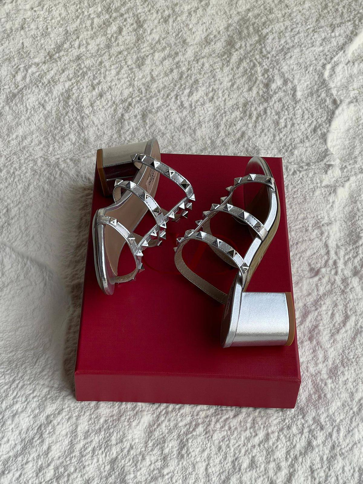 Valentino
SuperMaster Quality 💯
450 dhs🌺
Size:36-41💥

Zain171
♥️♥️♥️
