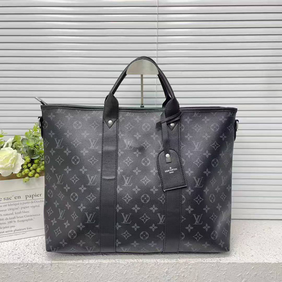 LV

size  47×34×16cm     
Briefcase computer bag 

110 dhs🇦🇪🇦🇪
Zain04
♥️♥️♥️
