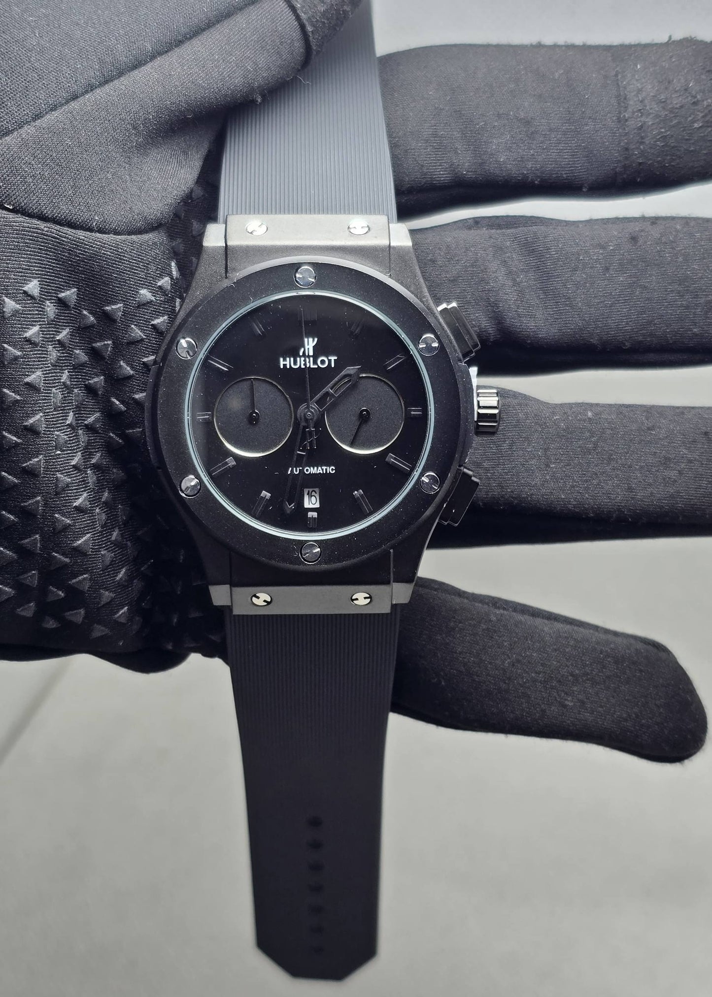 Hublot men
*Chronograph working*
90 dhs🗽

Zain29
♥️♥️♥️