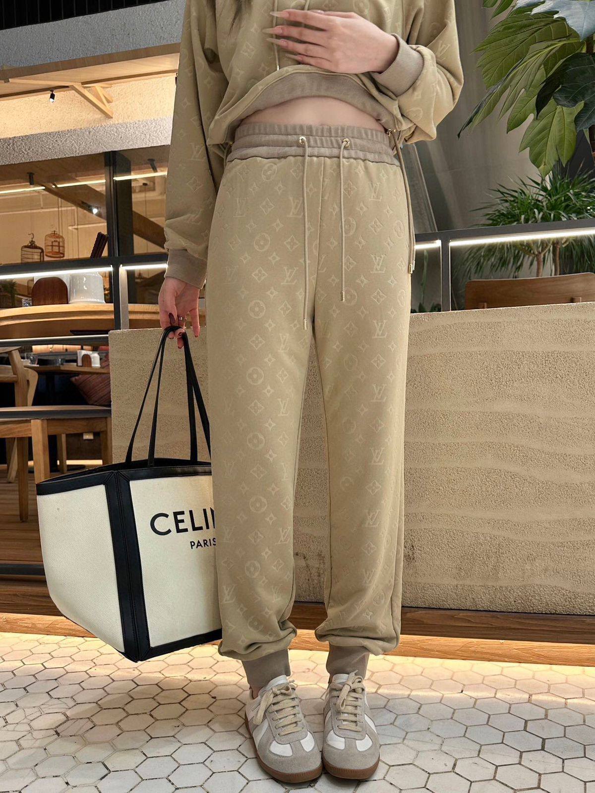 LV
Women’s Set
Master Quality 
SML
430 dhs❣️

Zain276
♥️♥️♥️