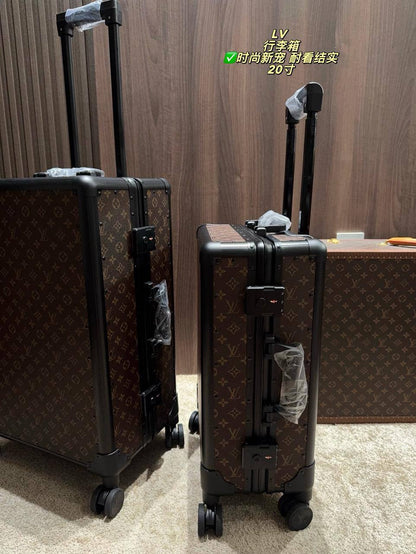 Louis Vuitton❤️
Size   20/24surname
price   900 dhs🪙🖤/1050 dhs🪙🖤
Super Master quality

Zain04
♥️♥️♥️