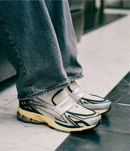 New Balance 1906L Silver Metallic Cream，
Size 36-45 ，
220 dhs🪙🌨️

Zain18
♥️♥️♥️