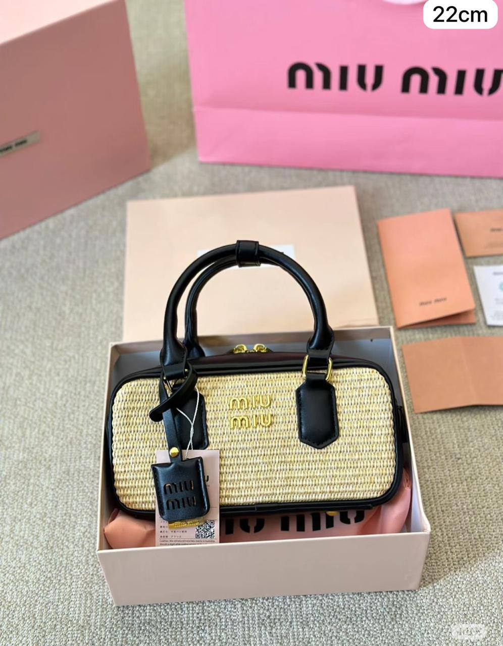 Miumiu / Dior

First quality +🎁

Size : 22 ~ 20 * 17 cm
85 dhs🇦🇪🇦🇪

 with box🎁
Zain115
♥️♥️♥️