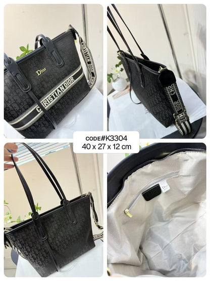 CHRISTIAN DIOR
sʜᴏᴜʟᴅᴇʀ ᴛᴏᴛᴇʙᴀɢ
ᴄᴀɴᴠᴀss & ʟᴇᴀᴛʜᴇʀ ᴍᴀᴛᴇʀɪᴀʟ
ᴡɪᴛʜ ʟᴏɴɢ ʙᴇʟᴛ sᴛʀᴀᴘ
sɪᴢᴇ: 40 cm

75 dhs🪙🌨️

Zain31
♥️♥️♥️