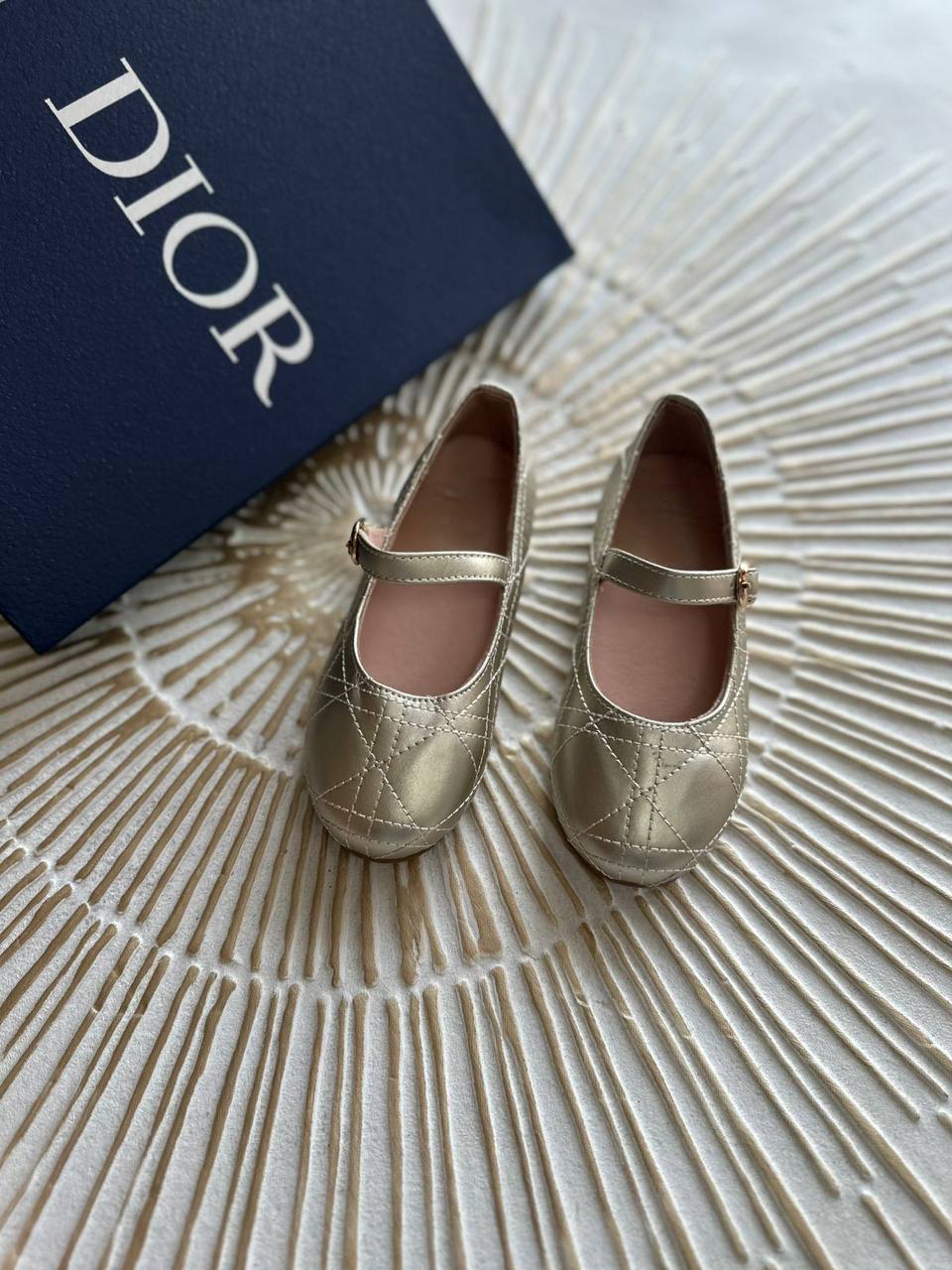 New collection{}
Dior
 Super master quality 😍
Size:26To35
230 dhs🪙

Zain261
♥️♥️♥️