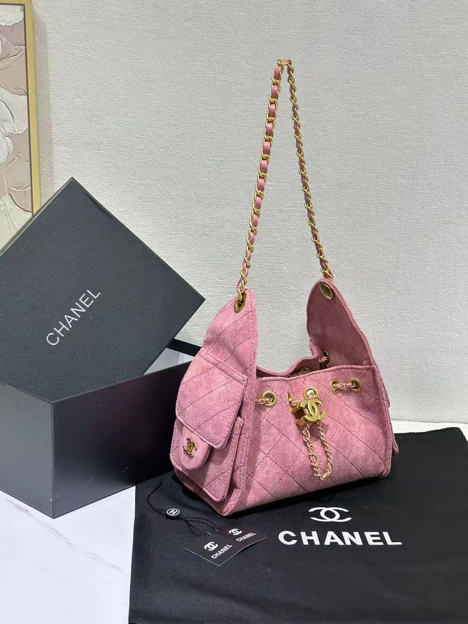 Chanel
110 dhs💓

with box
🎁🎁🎁

size 20×12×14cm

Zain42
♥️♥️♥️