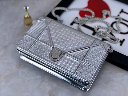 Dior Diorama Flap Bag Cannage Embossed✅*
*Size 20 cm*
For Price 👇 WTSP Text Zain 0568585901

Zain274
♥️♥️♥️