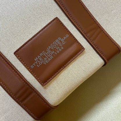 MARC JACOBS 
THE TOTE BAG 
BIG SIZE 
HIGH QUALITY
130 dhs🇦🇪🇦🇪

Zain295
♥️♥️♥️