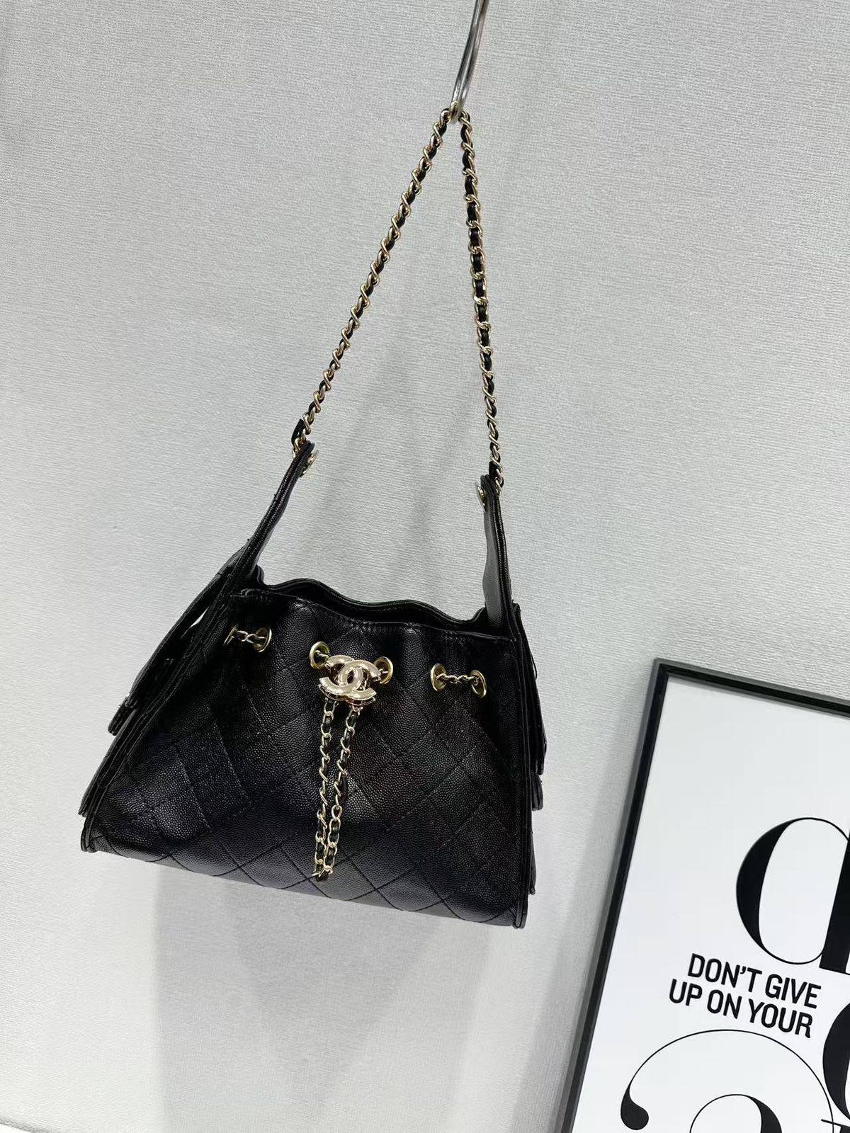 Chanel

withbox 
🎁🎁🎁

110 dhs🪙🌨️

Zain143
♥️♥️♥️