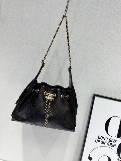 Chanel

withbox 
🎁🎁🎁

110 dhs🪙🌨️

Zain143
♥️♥️♥️