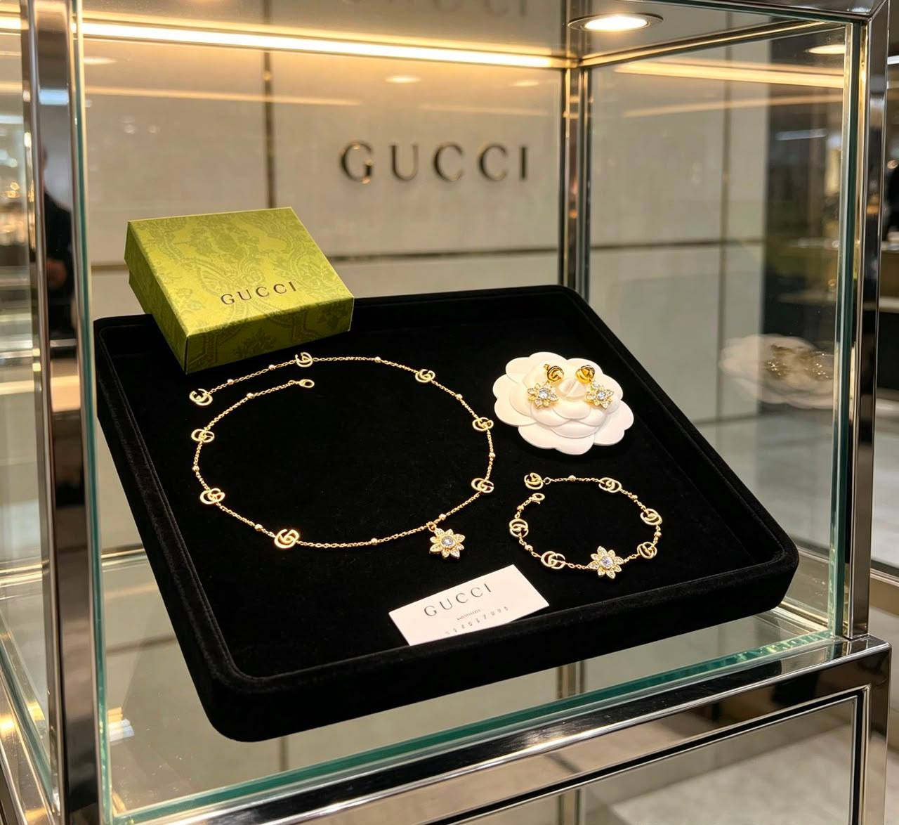 Gucci😍
Necklace ❤️‍🔥
Earring 🍁
Bracelet ✨
Master quality 💯

With normal boxes 🗃️ 

And paper bag 🛍️
130 dhs🇦🇪🇦🇪🇦🇪

With master box 📦 
140 dhs🇦🇪🇦🇪🇦🇪
Zain216
♥️♥️♥️