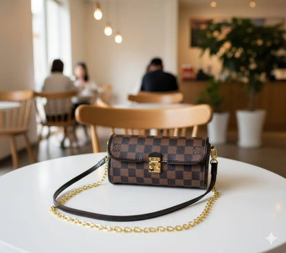 LV
ᴘᴏᴜᴄʜᴇᴛᴛᴇ ᴄᴀᴍɪʟʟᴇ
ɢᴏʟᴅ ᴄʜᴀɪɴ ᴀᴅᴊᴜsᴛᴀʙʟᴇ 
ʀᴇᴍᴏᴠᴀʙʟᴇ ᴄʜᴀɪɴ 
ᴡɪᴛʜ sᴍᴀʟʟ ʙᴇʟᴛ sᴛʀᴀᴘ
ᴡɪᴛʜ sᴍᴀʟʟ ᴄʜᴀɪɴ
sɪᴢᴇ: 20.5 x 11 x 6 cm
ᴡɪᴛʜ BOX
🎁🎁🎁

95 dhs🪙💚

Zain31
♥️♥️♥️