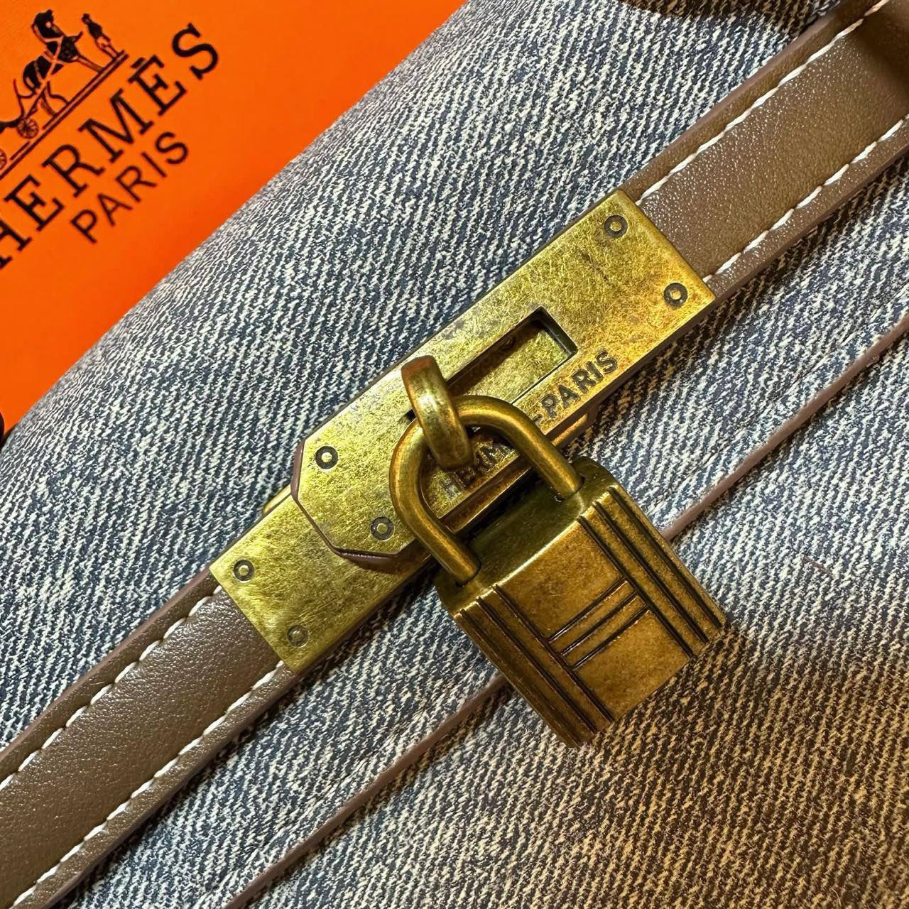 HERMES 
 MEDIUM SIZE GOOD QUALITY  WITH BOX 
100 dhs🇦🇪🇦🇪
Size:24cm

Zain17
♥️♥️♥️