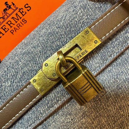 HERMES 
 MEDIUM SIZE GOOD QUALITY  WITH BOX 
100 dhs🇦🇪🇦🇪
Size:24cm

Zain17
♥️♥️♥️