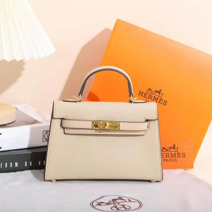 Hermes 
Size 22cm
105 dhs✅
With box 📦

Zain70
♥️♥️♥️
