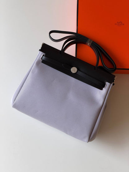 Hermes
Super AAA + Quality 💯

 With original packing🎁🎁
 SIZE:36and42
 Available now 

630 dhs🇦🇪🇦🇪

Zain52
♥️♥️♥️