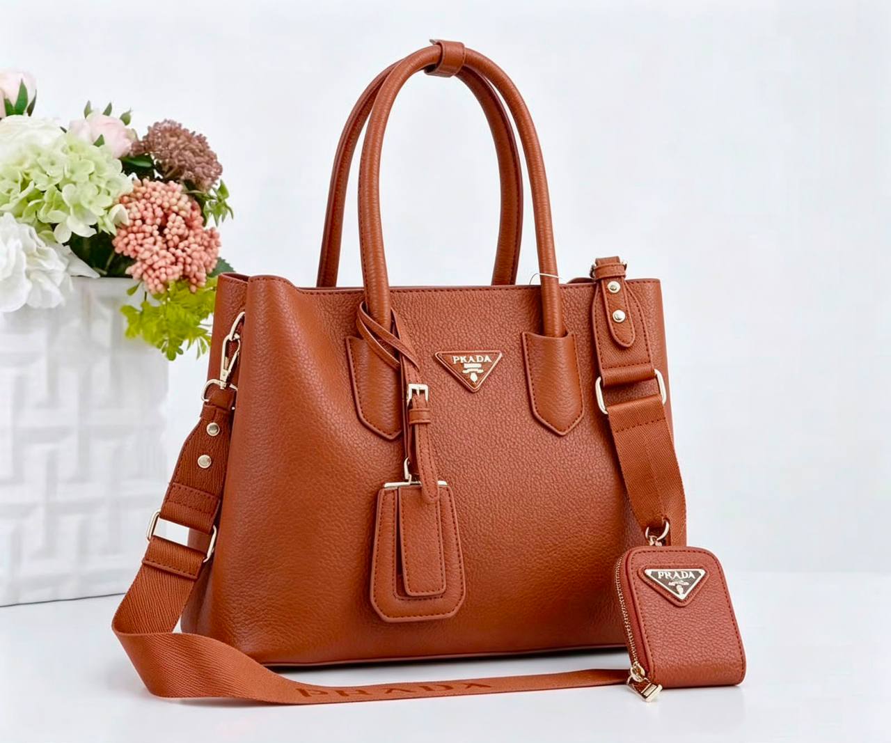 PRADA 
GOOD QUALITY
120 dhs💓

Zain295
♥️♥️♥️
