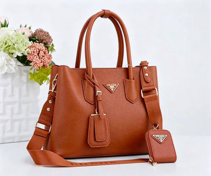 PRADA 
GOOD QUALITY
120 dhs💓

Zain295
♥️♥️♥️