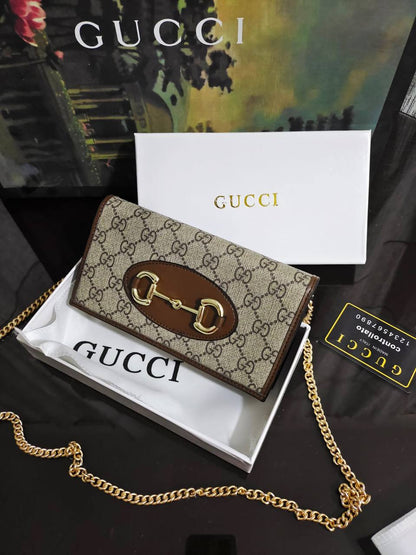 Gucci

65 dhs✅

with box
🎁🎁🎁

size 20cm

Zain26
♥️♥️♥️