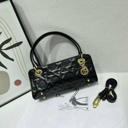 DIOR
Best quality with box
120 dhs💓
size 28CM

Zain290
♥️♥️♥️