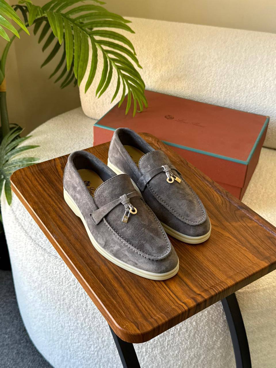 LORA PIANA 
SuperMaster Quality 💯
450 dhs💓
Size:36-41💥

Zain171
♥️♥️♥️