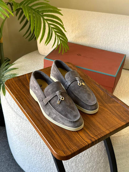 LORA PIANA 
SuperMaster Quality 💯
450 dhs💓
Size:36-41💥

Zain171
♥️♥️♥️