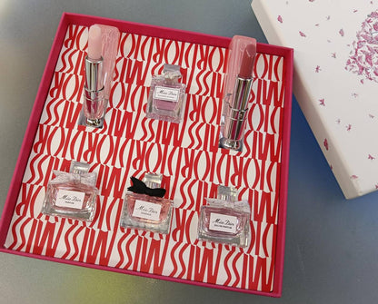 DIOR HEART SET
85 dhs🇦🇪🇦🇪

Zain01
♥️♥️♥️