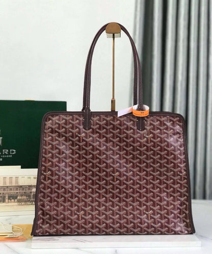 GOYARD 
COPY ONE NEW CAME 
220 dhs❤️

Zain39
♥️♥️♥️