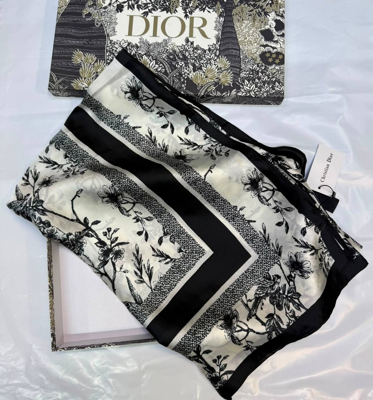 Silk scarf 🧣
40 dhs💓

Zain93
♥️♥️♥️