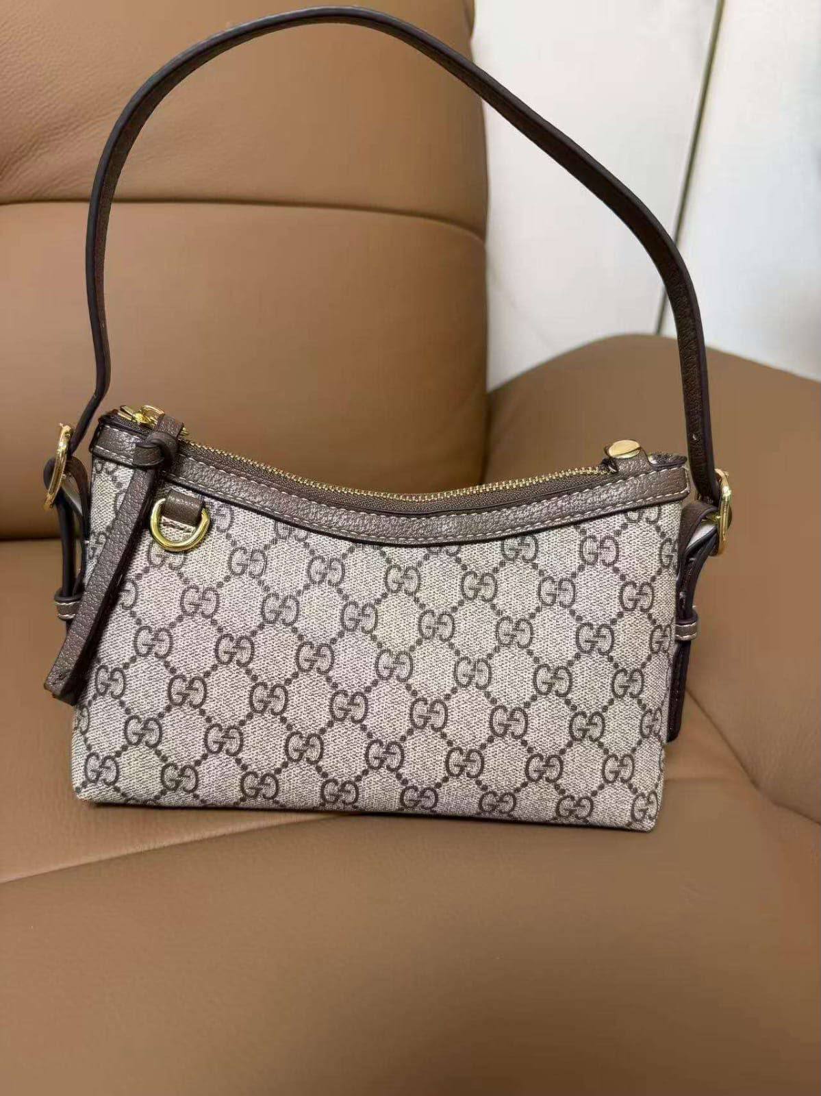 Gucci 
with box 
100 dhs✅

Zain215
♥️♥️♥️