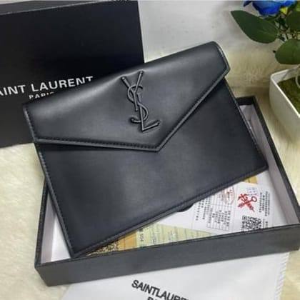 Clutch Bags

60 dhs🗽

with box
🎁🎁🎁

Zain50
♥️♥️♥️