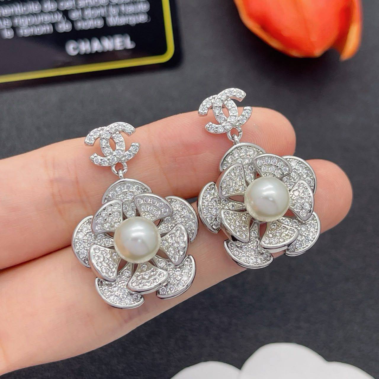 Chanel Earrings* 🍂
Master Quality 

*55* AED normal box 📦

Zain48
♥️♥️♥️