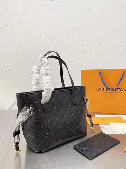 ❤️ LV Neverfull 2 in 1
1️⃣ First quality +🎁
Size : 45  * 30 cm
85 dhs✅
with box 🎁

Zain115
♥️♥️♥️