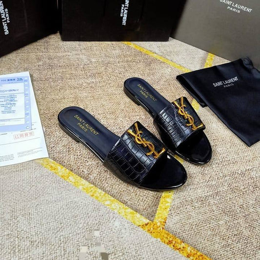 YSL 
☘️ *SIZE  36  to 41 ☘️                                                                                                       
180 dhs💓

Zain224
♥️♥️♥️