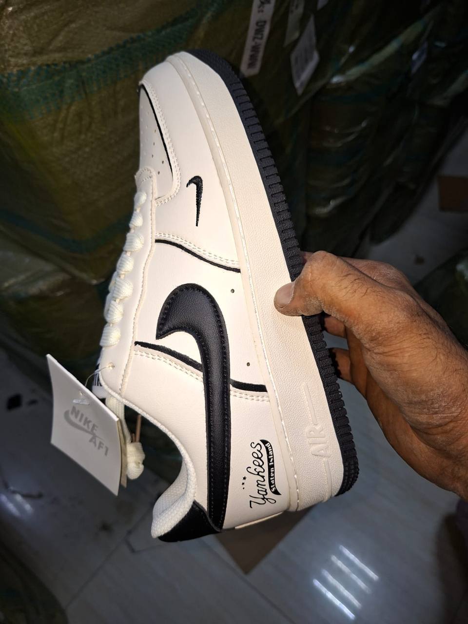 NIKE
Size 40 to 45
95 dhs💓

Zain27
♥️♥️♥️