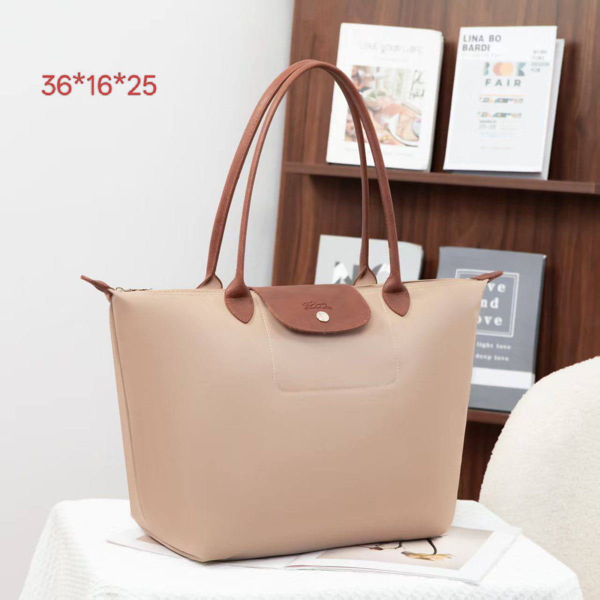 Long Champ
LONGCHAMP BAG 
BIG SIZE 
50 dhs🪙💚
SIZE - *36×18×30 cm

Zain40
♥️♥️♥️