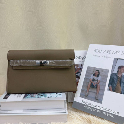 Herme 
good quality
with box
🎁🎁🎁

95 dhs✅

Zain295
♥️♥️♥️