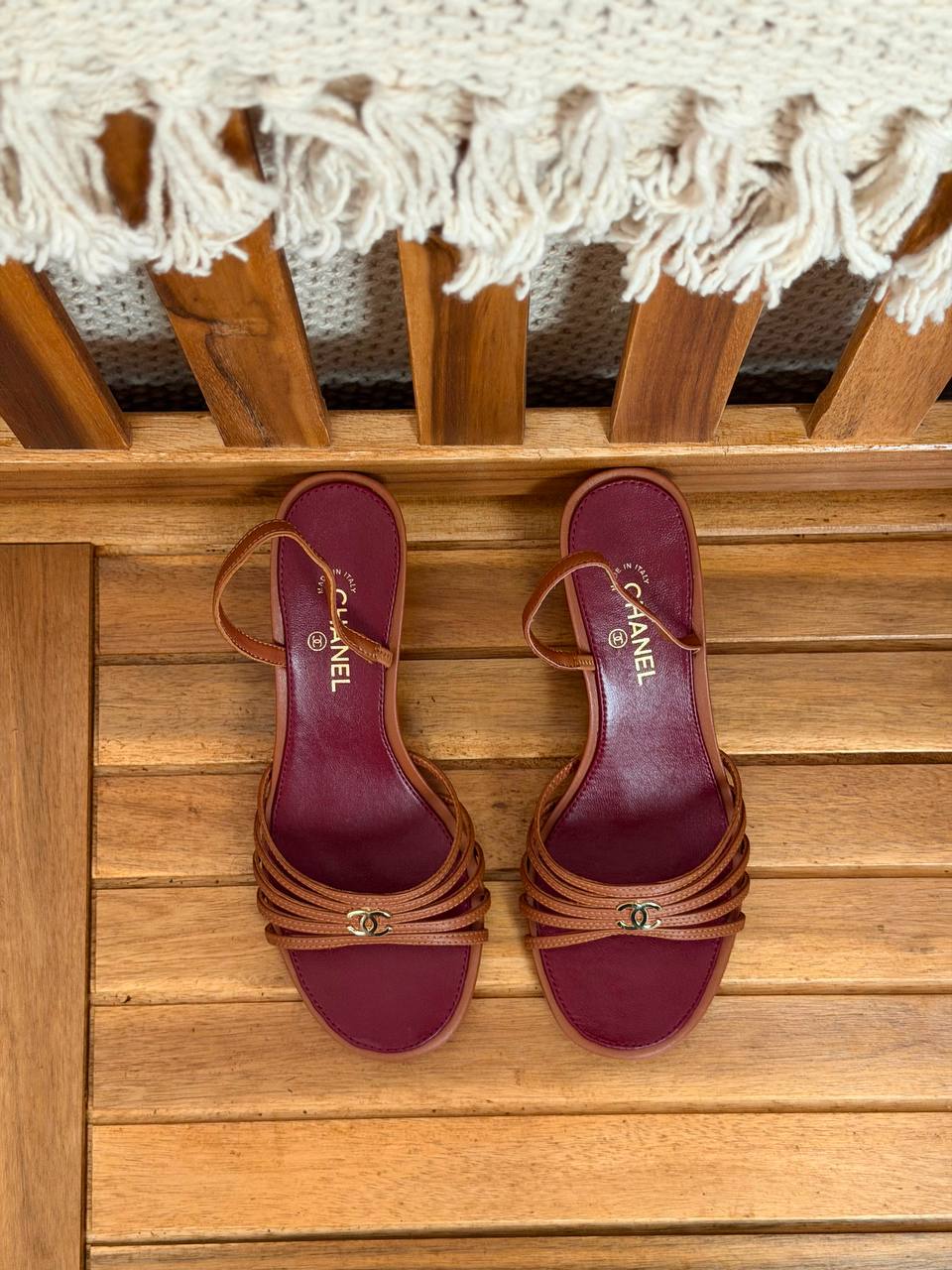 Chanel 
Size 36-41
_Super master high quality_🪡
450 dhs🇦🇪🇦🇪

Zain176
♥️♥️♥️