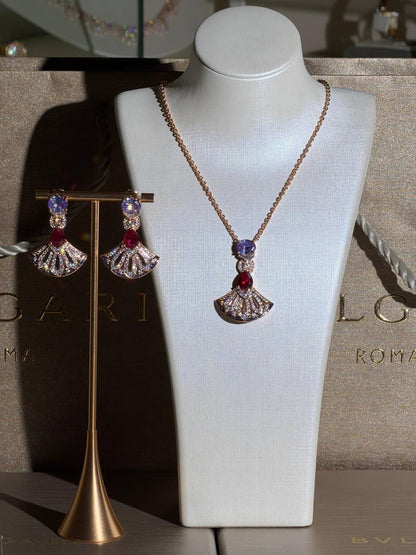 Bvlgari
Flower Pendant Necklace Set
Latest Collection  😍
Quality: Super Master
For Price 👇 WhatsApp✅
0568585901 
0507557372
0552275751 Owner Zain 👌

Zain268
♥️♥️♥️