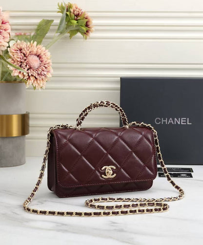 CHANEL

Best quality 
with box
100 dhs🇦🇪🇦🇪🇦🇪
size 19CM

Zain290
♥️♥️♥️