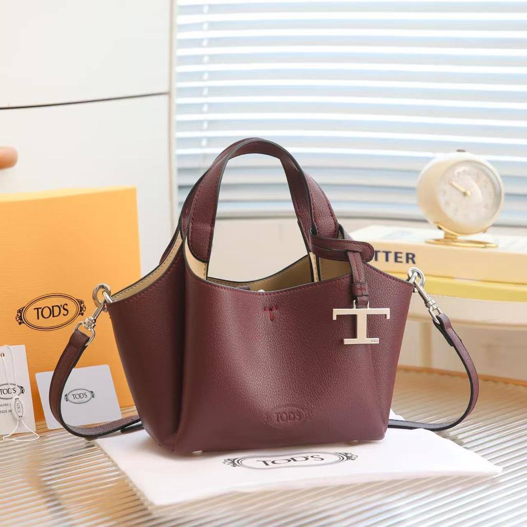 TODS
110 dhs🇦🇪🇦🇪
with box
size 24cm
High quality

Zain26
♥️♥️♥️