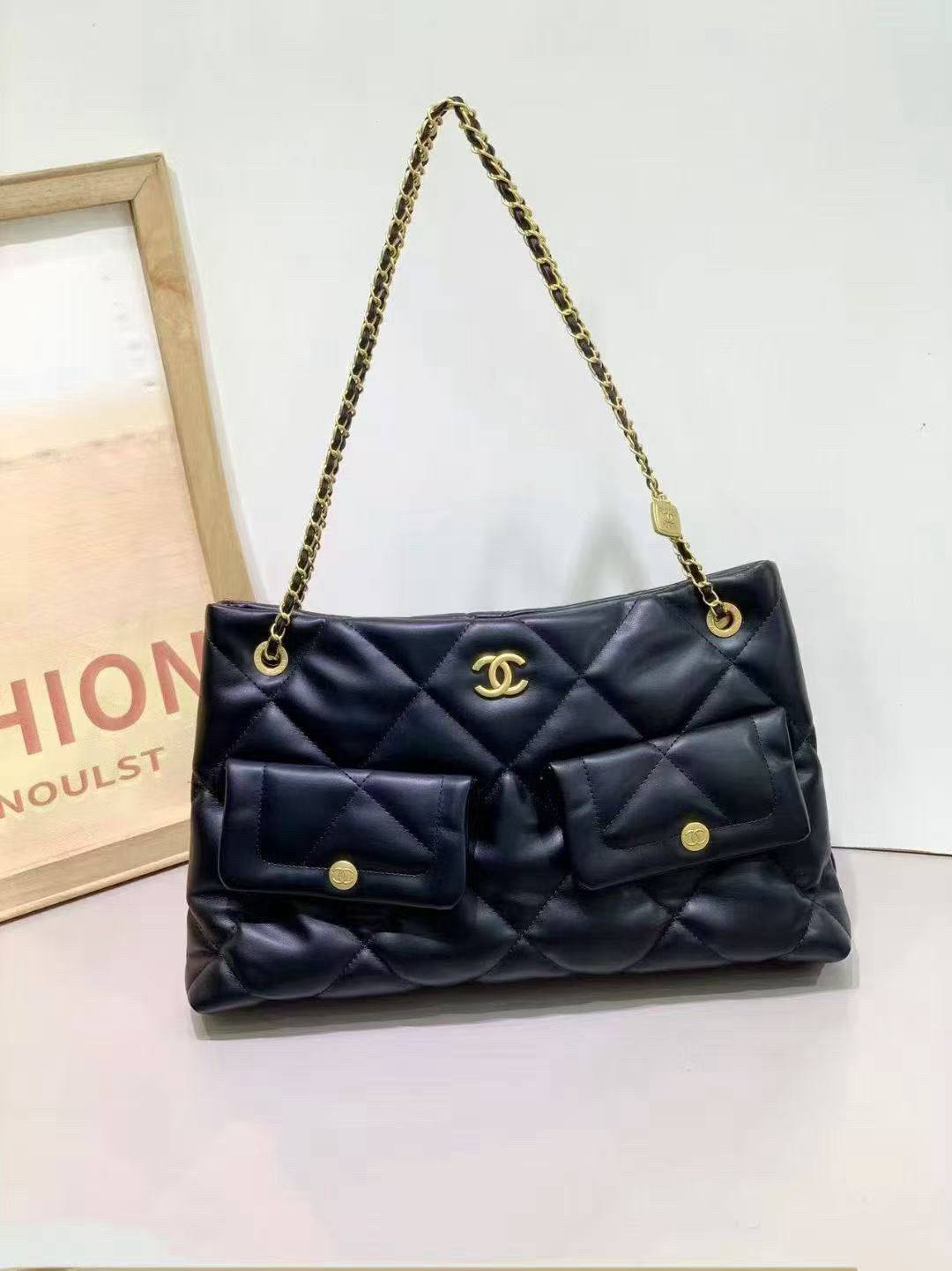 CHANEL 

NEW CAME 

GOOD QUALITY
115 dhs🇦🇪🇦🇪

Zain295
♥️♥️♥️