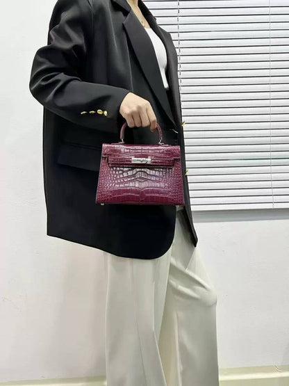 HERMES 

NEW CAME 

GOOD QUALITY 

WITH BOX 
🎁🎁🎁

95 dhs🪙🖤

Zain39
♥️♥️♥️