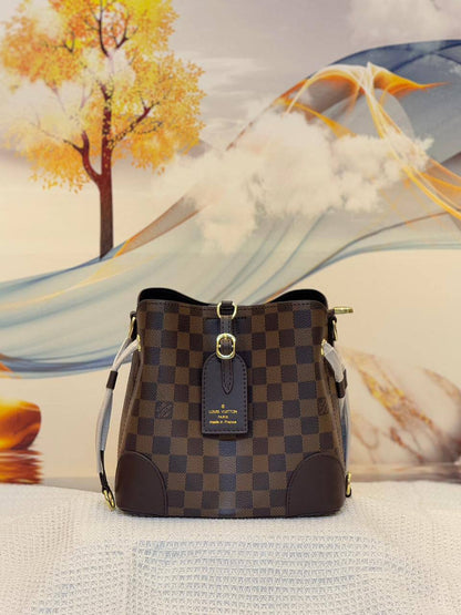 LV

Best quality 
with box
115 dhs🇦🇪🇦🇪

size 21CM

Zain290
♥️♥️♥️