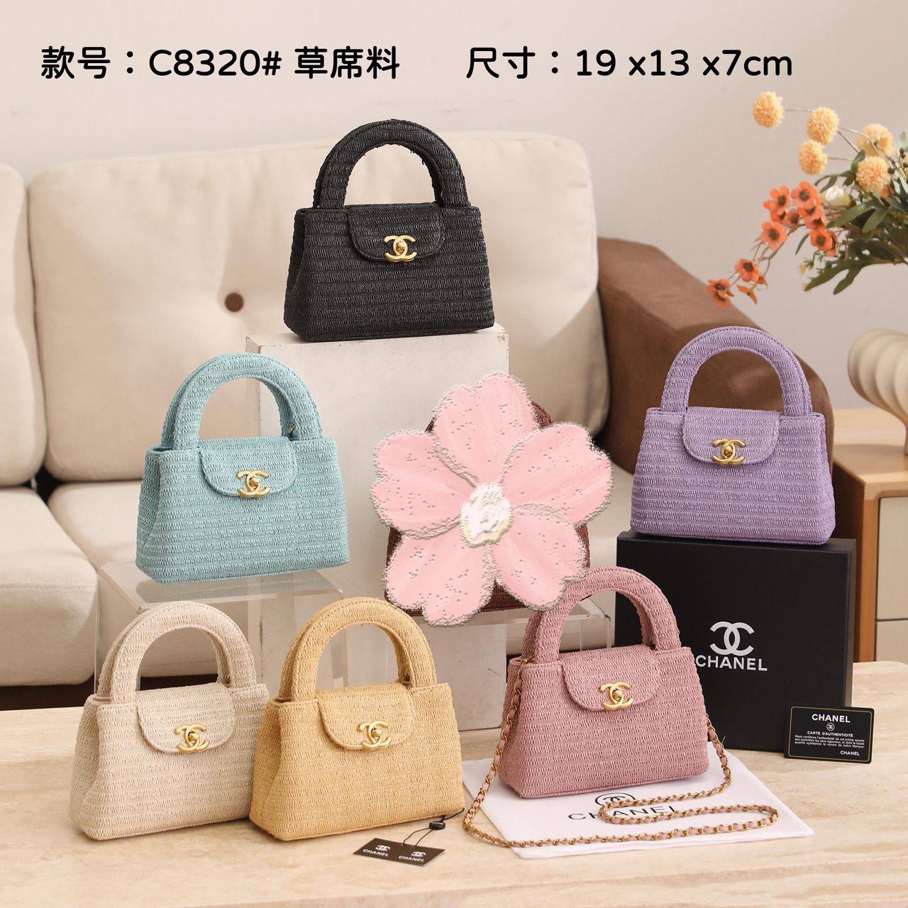 Chanel 
100 dhs✅
With box
🎁🎁🎁

size 19×7×13cm

Zain42
♥️♥️♥️