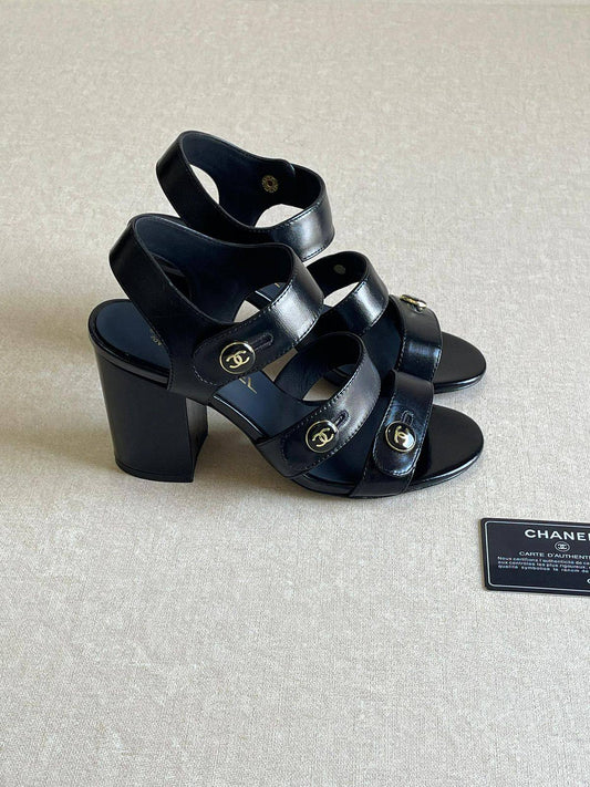 CHANEL 
SuperMaster Quality 💯
480 dhs🌺
Size:36-41💥

Zain171
♥️♥️♥️