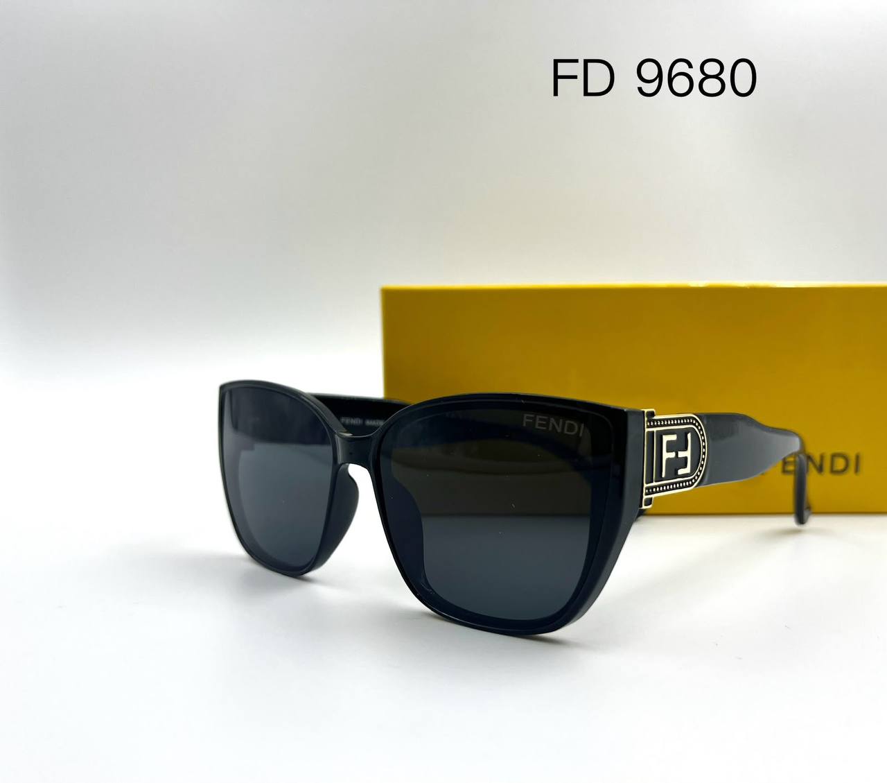 FENDI 
Sunglasses 🕶️ 
good quality 💯
With master box 🗃️ 
50 dhs✅

Zain273
♥️♥️♥️