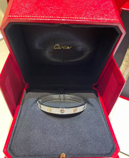 Cartier Love Bangle 💐
Medium size 
*Master Quality* 💕

*95* AED normal box 📦 
*130* AED same Master box 🗃️

Zain48
♥️♥️♥️