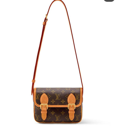 LV

AVAILABLE 

COPY ONE BAGS 

COMPLETEL DOUBLE BOX ☑️ 
120 DHS🇦🇪🇦🇪🇦🇪

Zain169
♥️♥️♥️